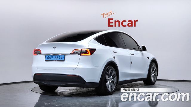 Tesla Model Y RWD - фото 1