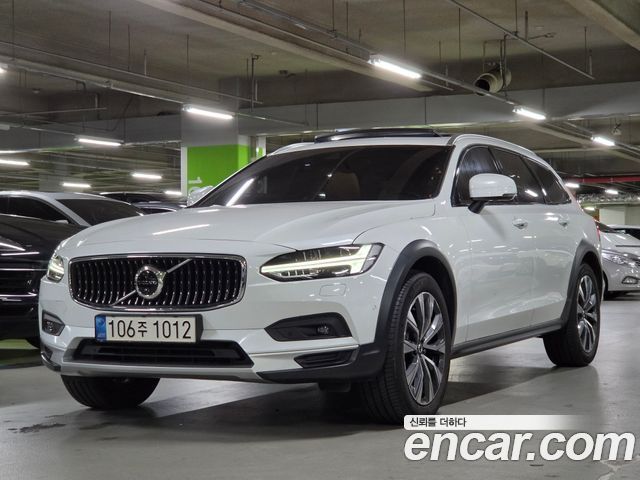 Volvo V90 B5 Pro AWD - фото 0