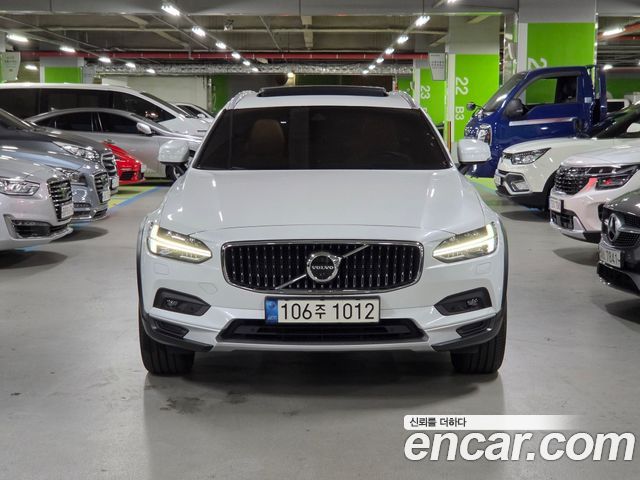 Volvo V90 B5 Pro AWD - фото 1