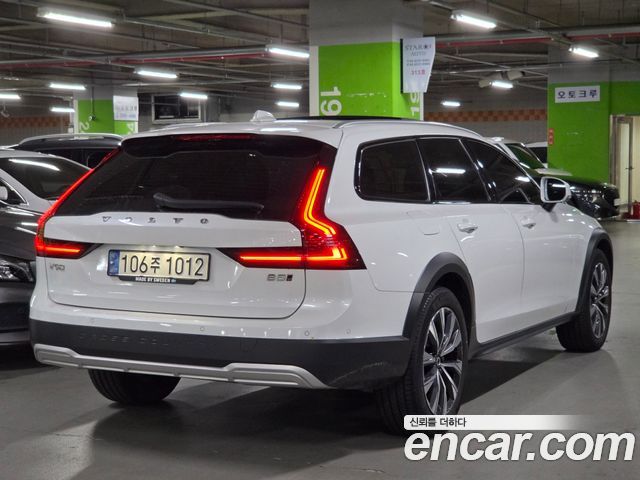 Volvo V90 B5 Pro AWD - фото 3