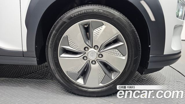 Hyundai Kona Premium - фото 4