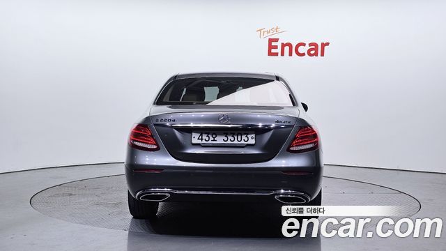 Mercedes-Benz E-Class W213 E220d 4MATIC Exclusive - фото 3