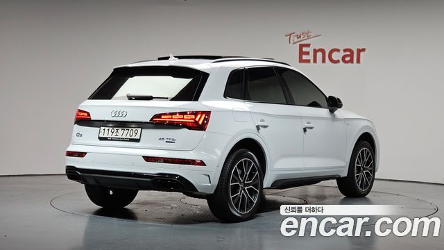 Audi Q5 FY 45 TFSI Quattro Premium - фото 1