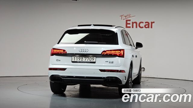 Audi Q5 FY 45 TFSI Quattro Premium - фото 3