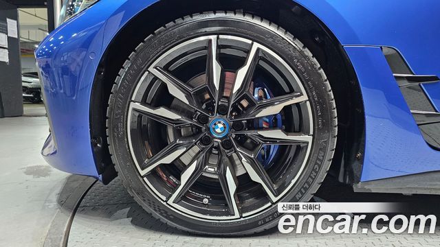 BMW i4 M50 - фото 4