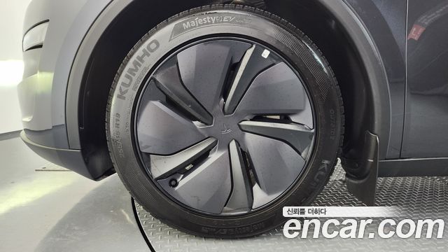 Tesla Model Y Long Range AWD - фото 4