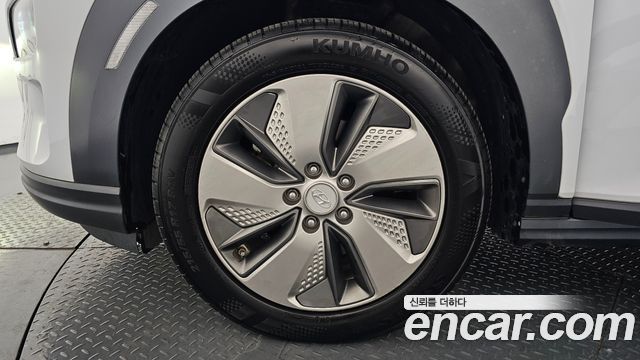 Hyundai Kona Premium - фото 3