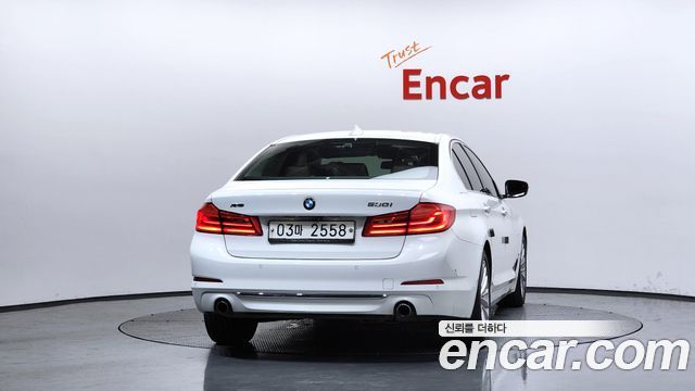 BMW 5-Series G30 530i xDrive Luxury Plus - фото 3