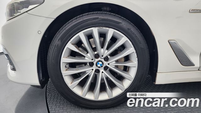 BMW 5-Series G30 530i xDrive Luxury Plus - фото 4