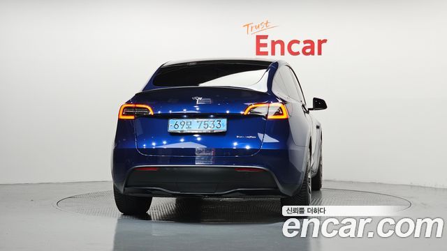 Tesla Model Y Long Range AWD - фото 3