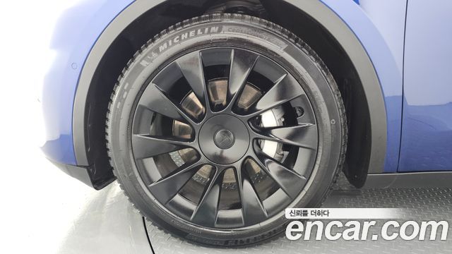 Tesla Model Y Long Range AWD - фото 4