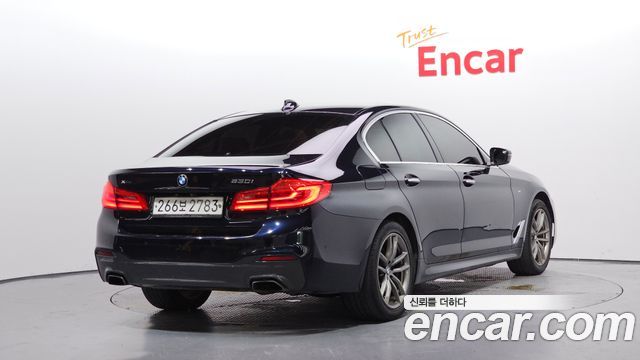 BMW 5-Series G30 530i xDrive M Sport Package - фото 1