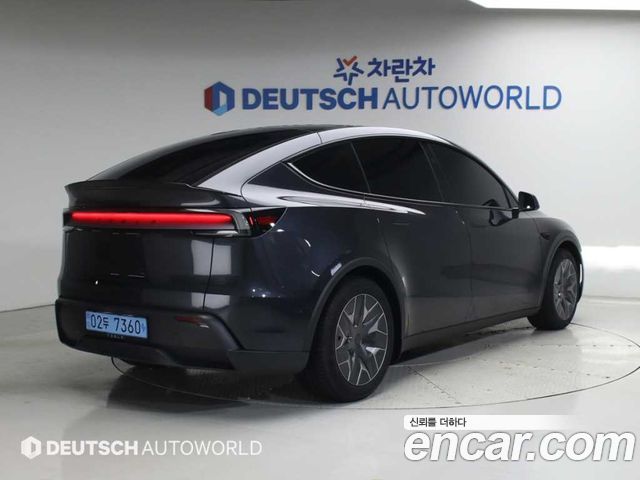 Tesla Model Y L Long Range AWD - фото 1