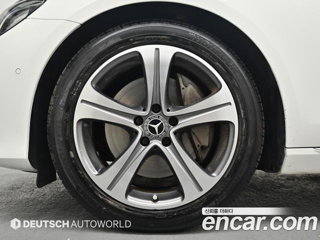Mercedes-Benz E-Class W213 E300 Avantgarde - фото 4