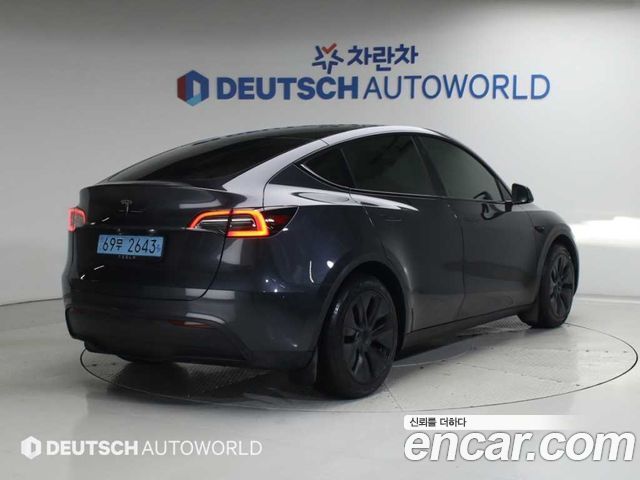 Tesla Model Y RWD - фото 1