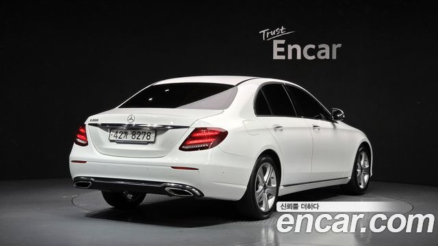 Mercedes-Benz E-Class W213 E200 Avantgarde - фото 1