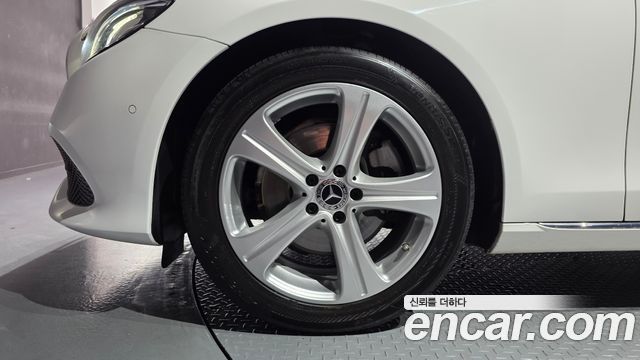 Mercedes-Benz E-Class W213 E200 Avantgarde - фото 4