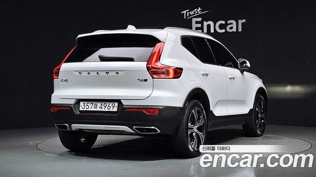 Volvo XC40 T4 Inscription - фото 1
