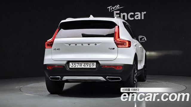 Volvo XC40 T4 Inscription - фото 3