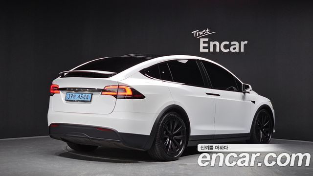Tesla Model X AWD - фото 1