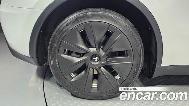 Tesla Model Y RWD - фото 4