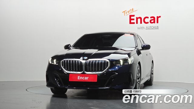 BMW 5-Series G60 520i M Sport - фото 1