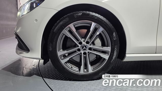 Mercedes-Benz E-Class W213 E350 4MATIC Avantgarde - фото 4