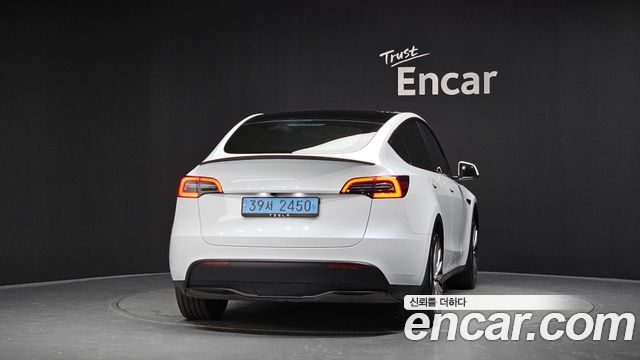 Tesla Model Y RWD - фото 2