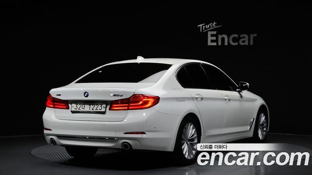 BMW 5-Series G30 520d xDrive Luxury Plus - фото 1