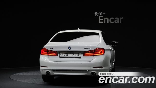 BMW 5-Series G30 520d xDrive Luxury Plus - фото 3