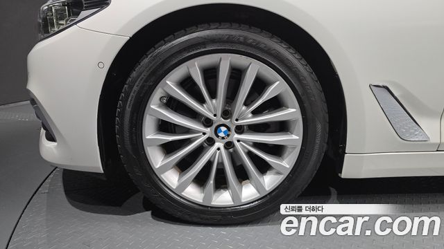 BMW 5-Series G30 520d xDrive Luxury Plus - фото 4