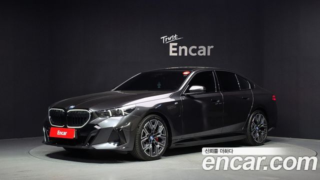 BMW 5-Series G60 530e xDrive M Sport Pro - фото 0