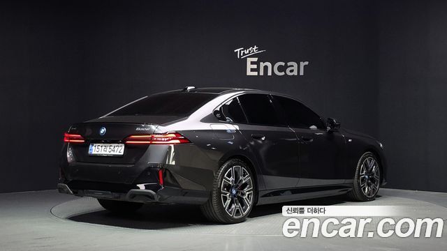 BMW 5-Series G60 530e xDrive M Sport Pro - фото 1