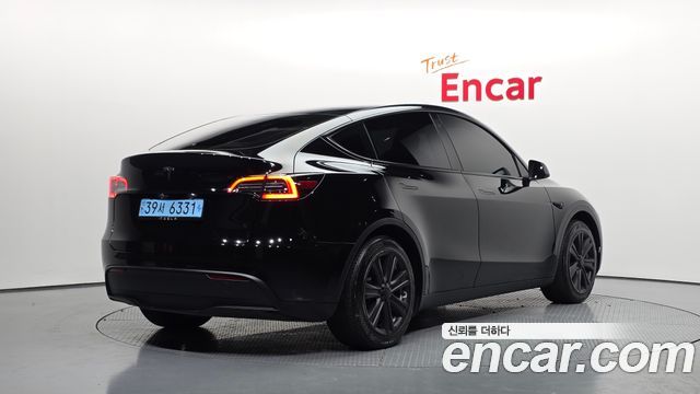 Tesla Model Y RWD - фото 1