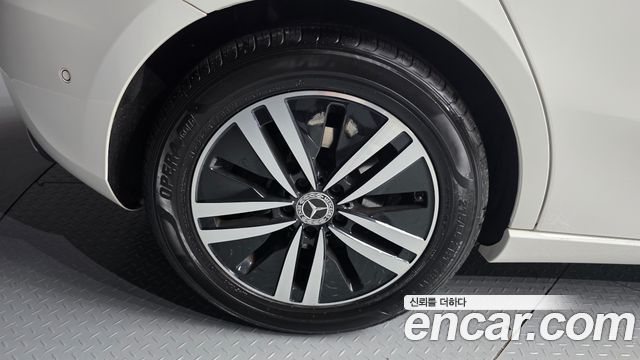 Mercedes-Benz A-Class W177 A220 Hatchback - фото 4