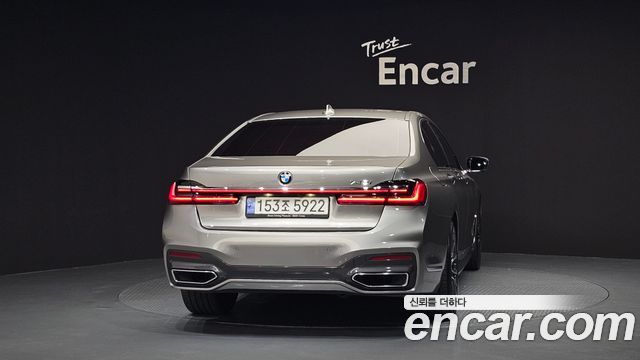 BMW 7-Series G11 740i M Sport - фото 3