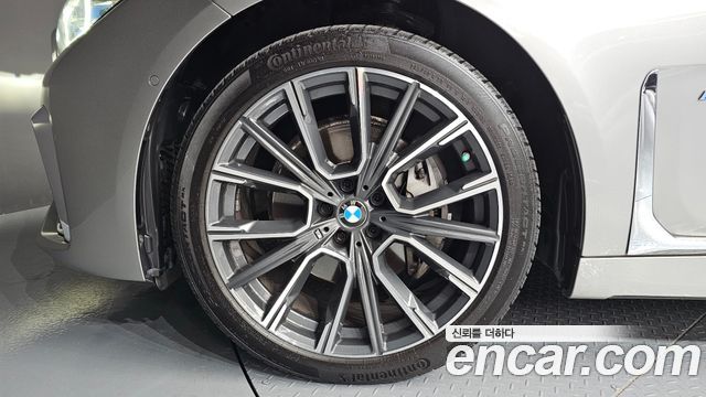 BMW 7-Series G11 740i M Sport - фото 4