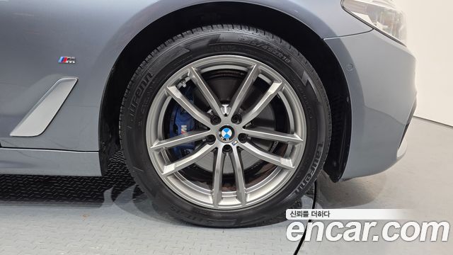 BMW 5-Series G30 530e M Sport - фото 4