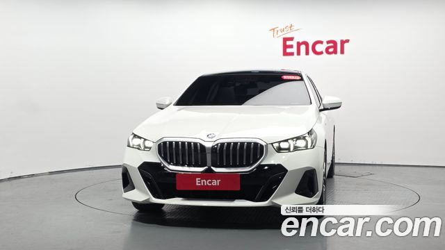 BMW 5-Series G60 520i M Sport - фото 1