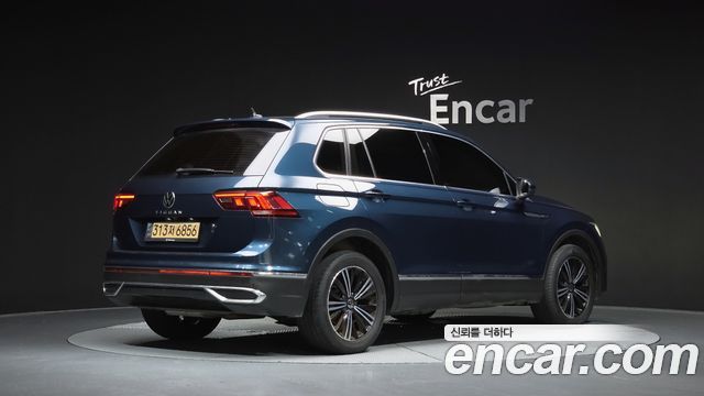 Volkswagen Tiguan 2-го поколения 2.0 TDI Premium - фото 1