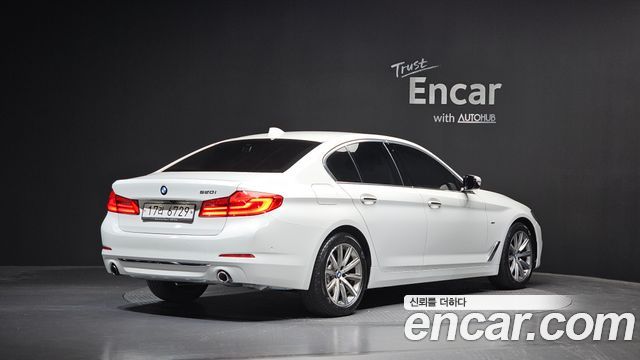 BMW 5-Series G30 520i Luxury - фото 0
