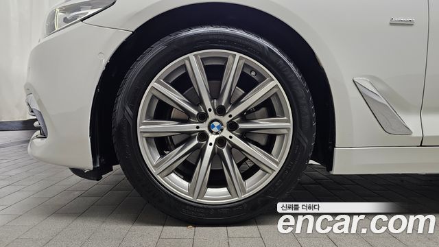 BMW 5-Series G30 520i Luxury - фото 3