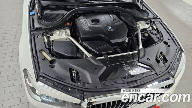 BMW 5-Series G30 520i Luxury - фото 4