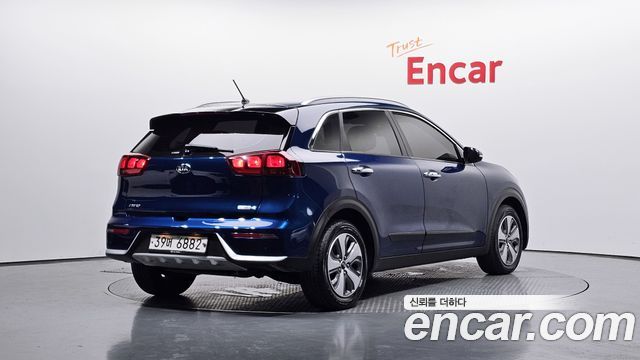 Kia Niro Luxury - фото 1