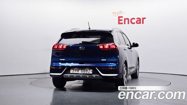 Kia Niro Luxury - фото 3