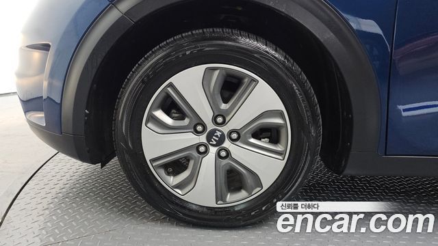 Kia Niro Luxury - фото 4