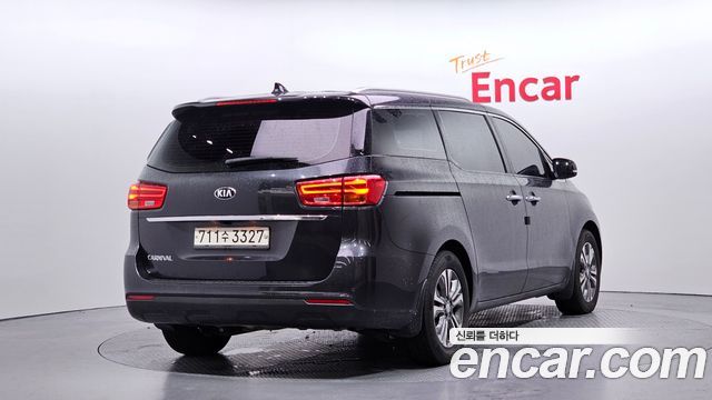 Kia Carnival Новый 11-Seater Prestige - фото 1