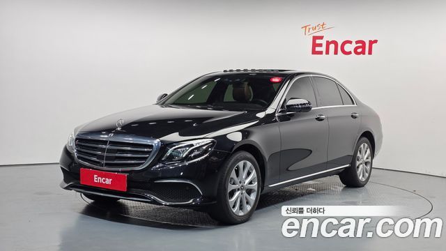 Mercedes-Benz E-Class W213 E300 4MATIC Exclusive - фото 0