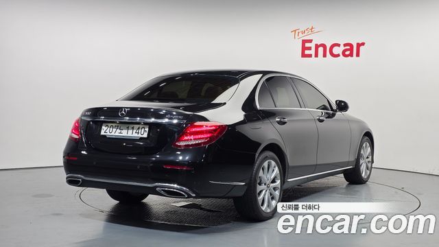 Mercedes-Benz E-Class W213 E300 4MATIC Exclusive - фото 1