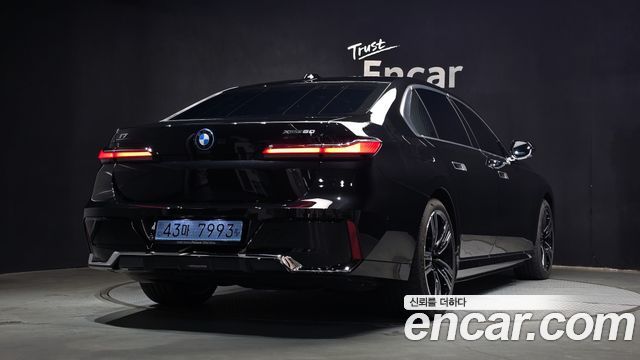 BMW i7 G70 xDrive 60 M sport - фото 1